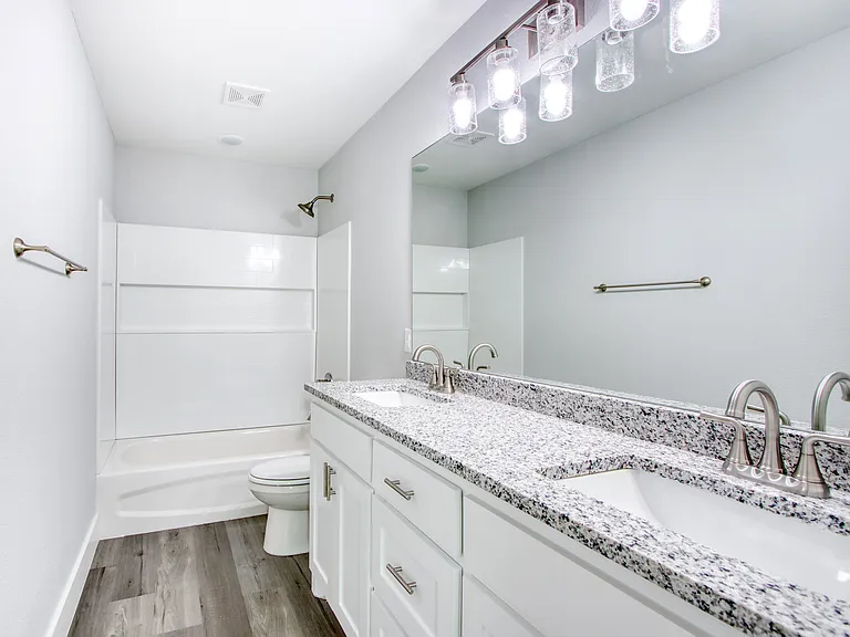 1400 Maple St — Photo 8