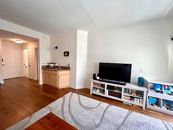 4th image of 5420 Sylmar Ave APT 214