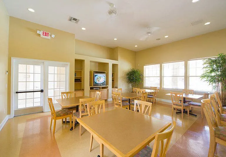 Thomas Chase Apartments — Photo 8
