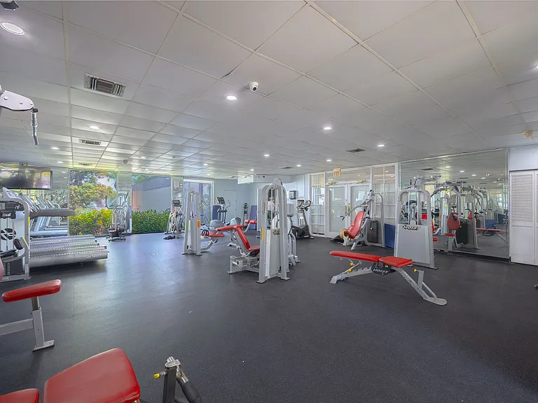 9365 Fontainebleau Blvd — Photo 13