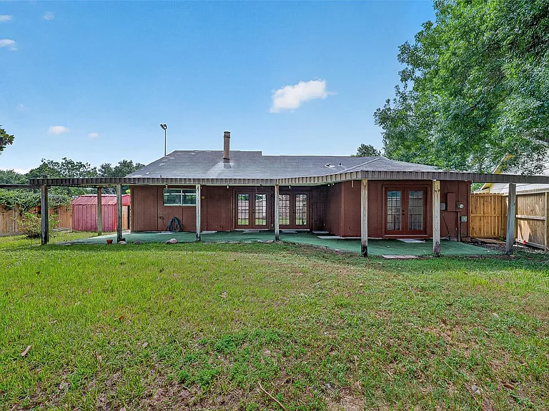 711 Leicester Ln — Photo 36