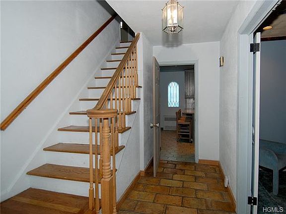 2nd image of 4 Nancy Ln