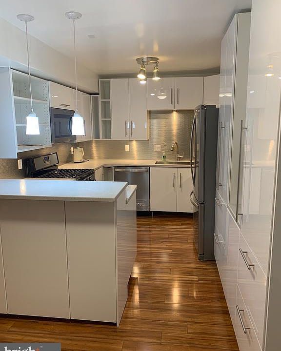 1st image of 21 Canterbury Sq APT 301