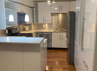 21 Canterbury Sq APT 301, Alexandria, VA 22304