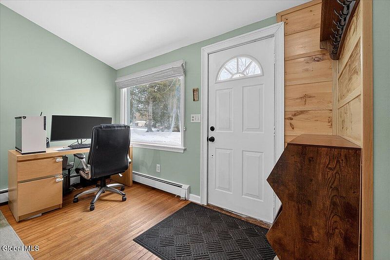 4th image of 809 Sacandaga Road