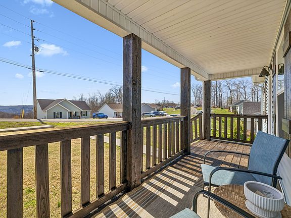 4th image of 608 Skyview Dr