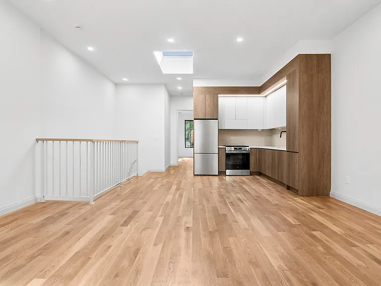 239 Kingston Ave #3 — Photo 1