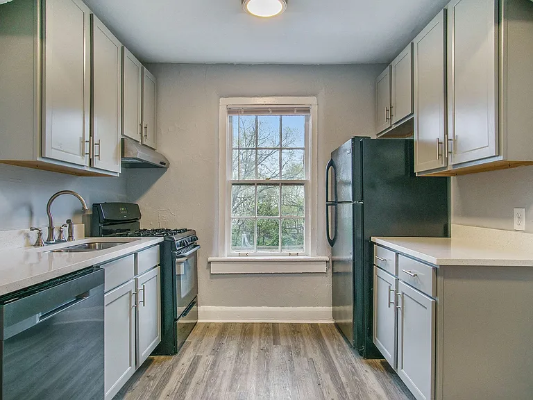 Sycamore Manor Apartments — Photo 6