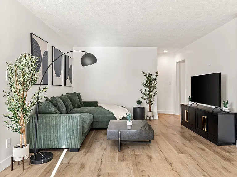 1700 Malcolm Ave — Photo 3