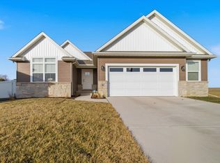 6 Bucktown Ct, Bloomington, IL 61705