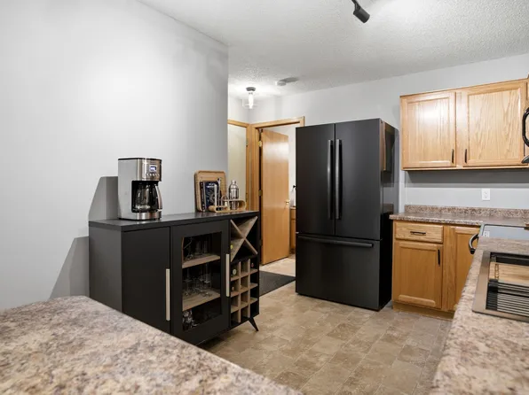 8854 Spring Ln, Woodbury, MN 55125