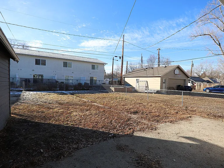 458 Park St — Photo 16