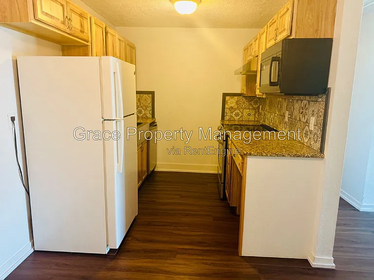 501 Golden Cir #201 — Photo 5