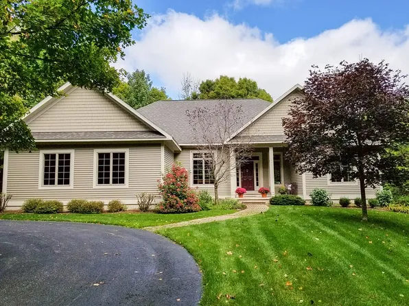 4544 Stoney Hill Ct, Harbor Springs, MI 49740