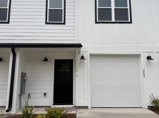 253 Townhome Ln, Southern Pines, NC 28387