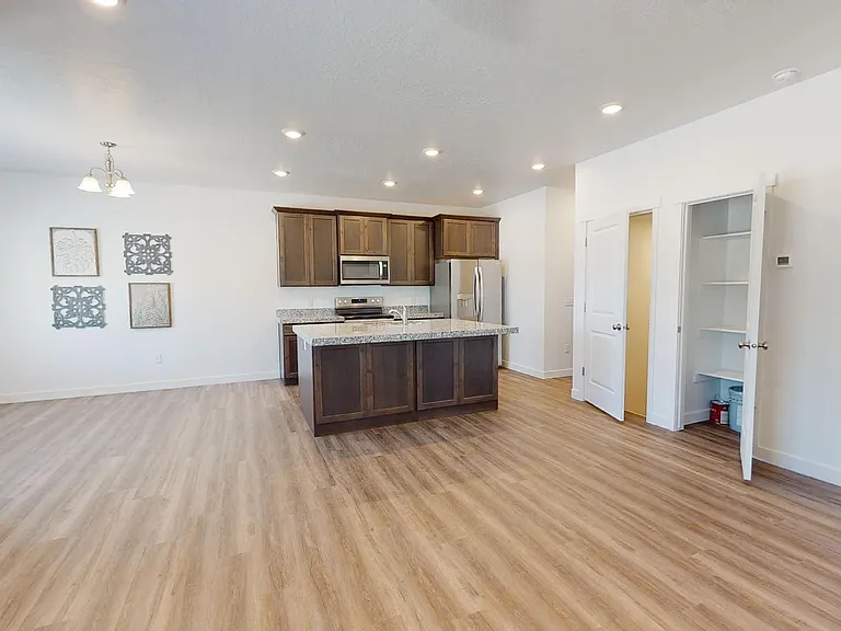 3374 W Sanctuary Ct — Photo 5