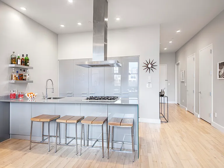 420 W 25th St #4C — Photo 2