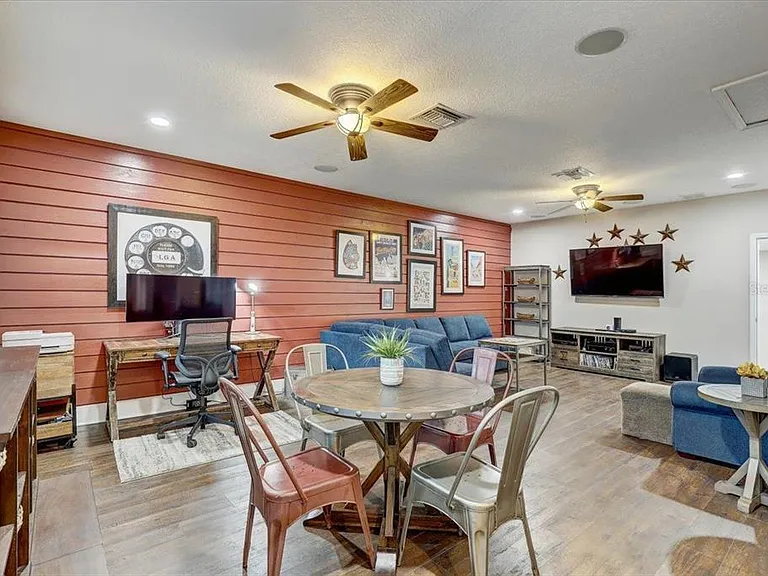 7209 Meeting House Ln — Photo 35