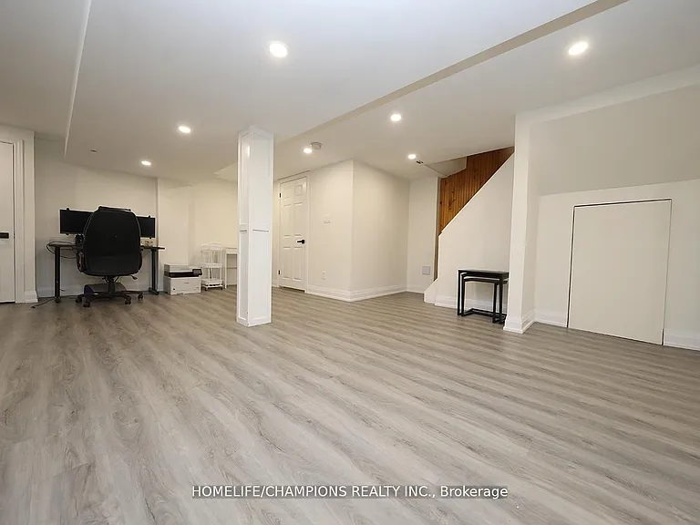 50 Fraserton Cres — Photo 3