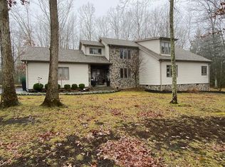 406 Club Cir, Daniels, WV 25832