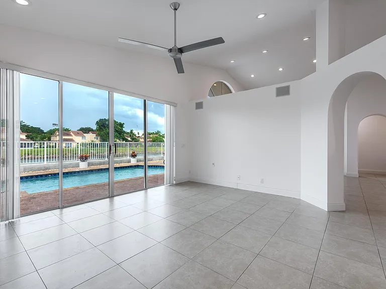 23390 Torre Cir — Photo 18