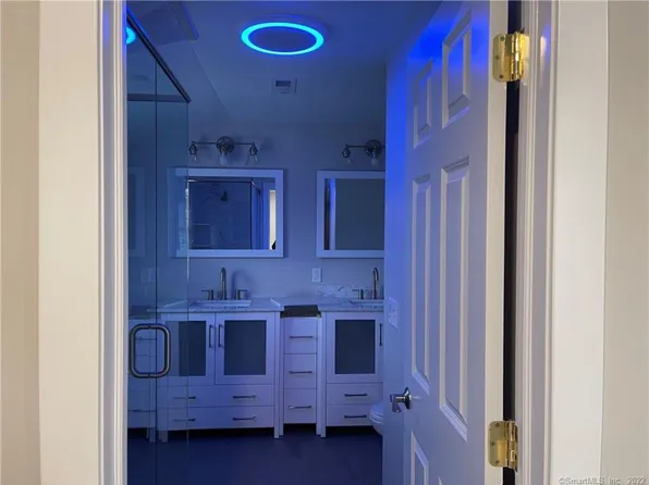 31 Ledge Ave #2, New Canaan, CT 06840