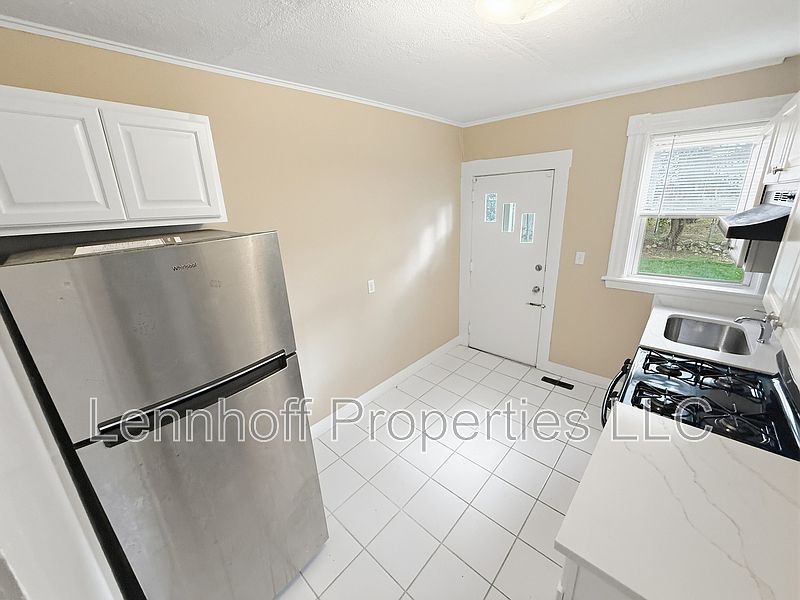 1st image of 23 Hilton St APT 1