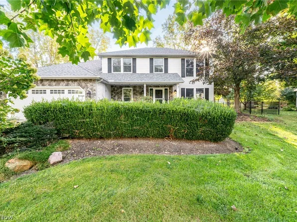 3453 Barrington Dr, Avon, OH 44011