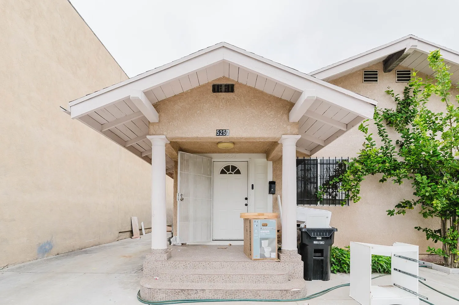 3 bed, 1225 sqft, $3,000 — Photo 1