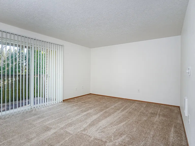 Redwood Square Apartments — Photo 22