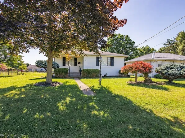 740 Mary St, Belpre, OH 45714