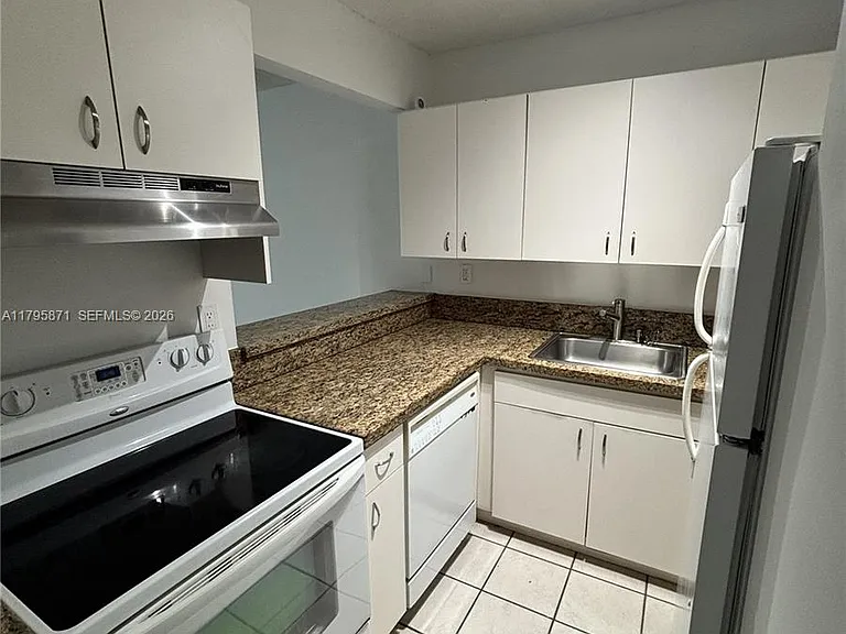 126 SW 17th Rd #505 — Photo 15