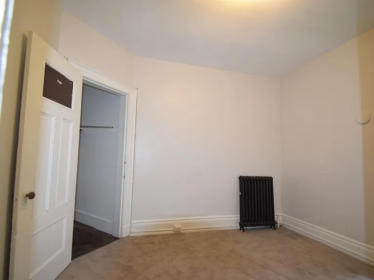 229 S Plymouth Ave — Photo 10