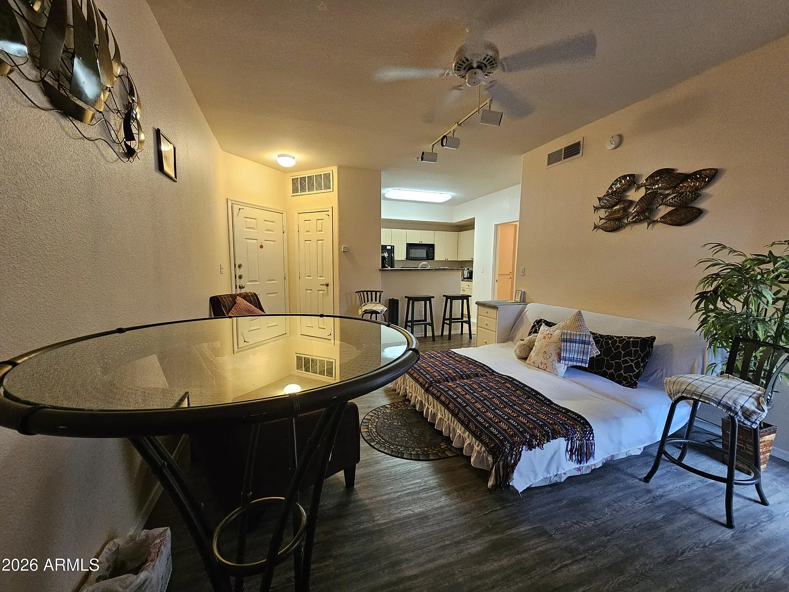 Studio, 1.0 bath, 646 sqft, $1,200 — Photo 2