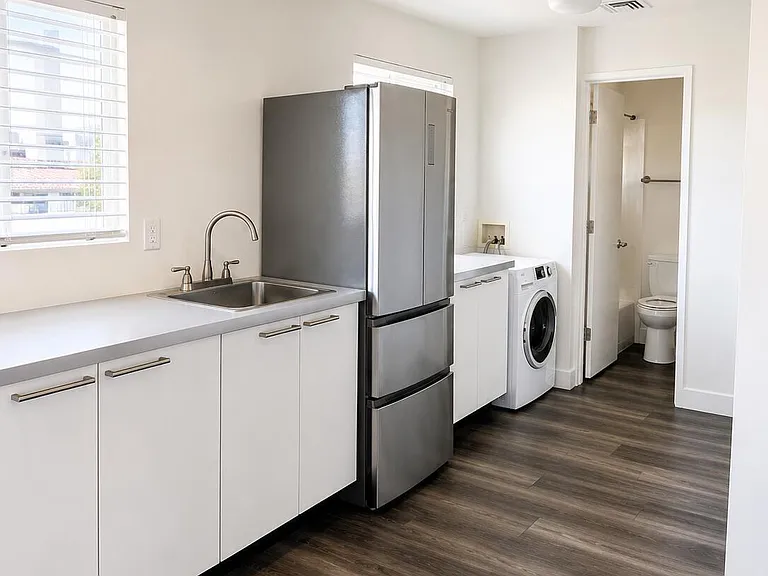 746 W Turney Ave #8 — Photo 2