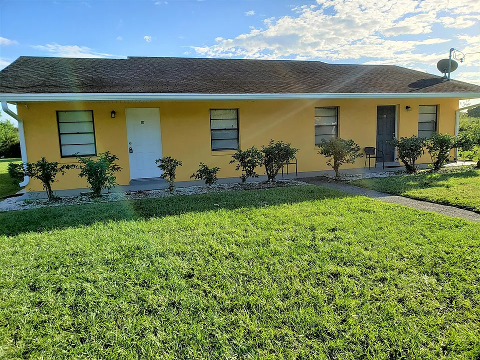 117 Denton Ave