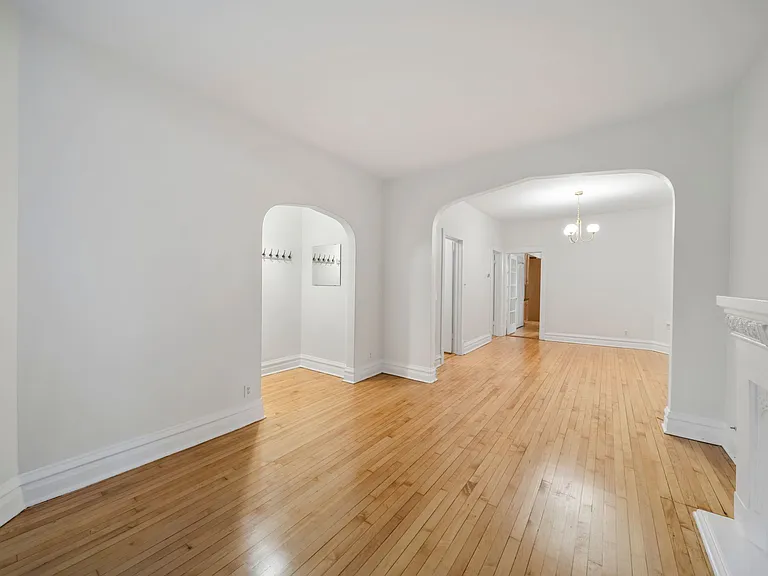 2629 N Troy St #1 — Photo 3