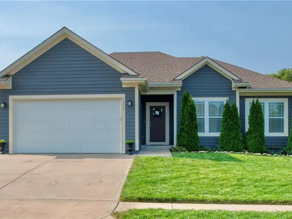 1313 Glen Dr, Louisburg, KS 66053