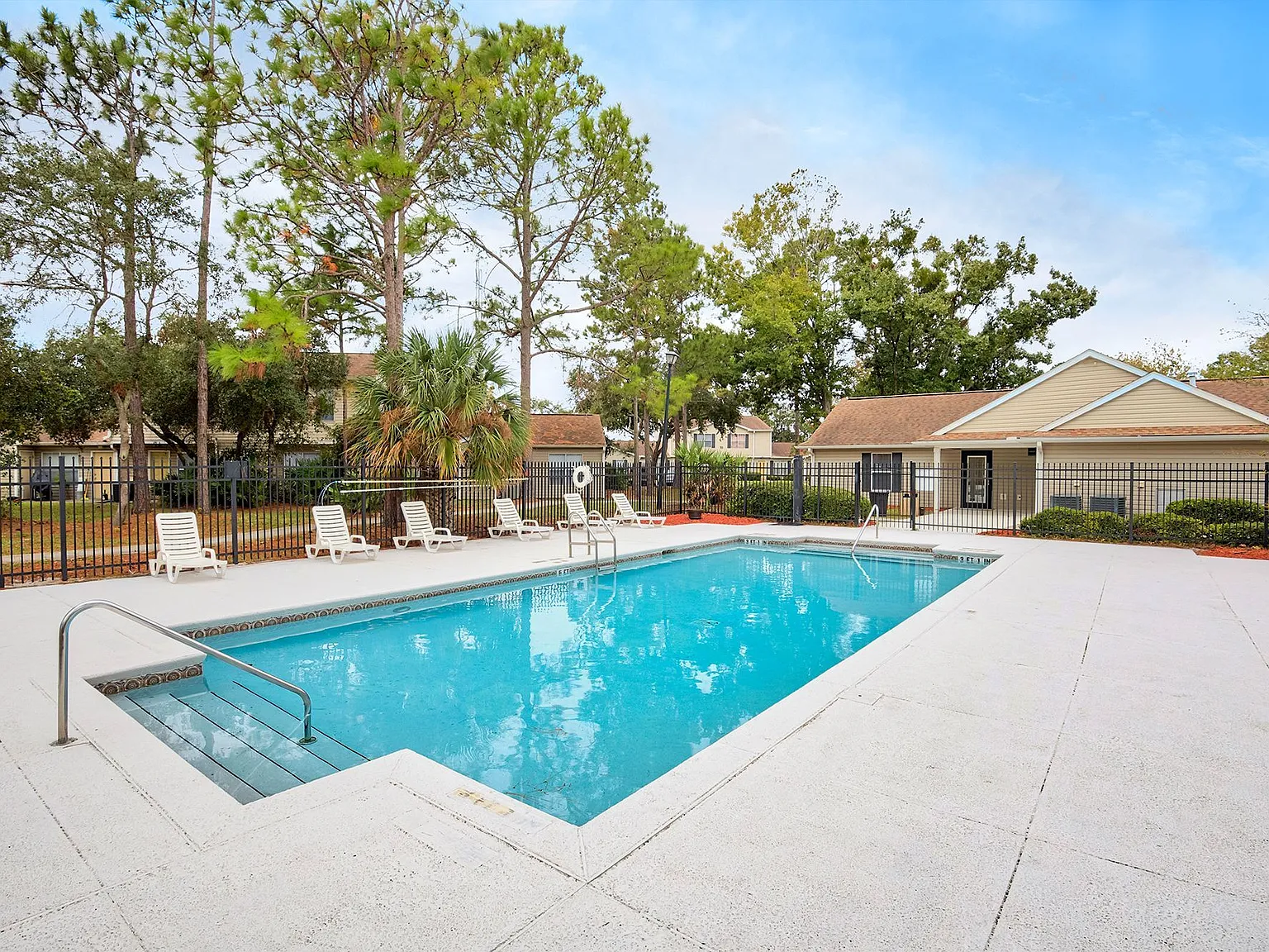 Pinewood Pointe — Photo 4