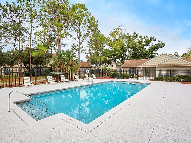 Pinewood Pointe — Photo 4
