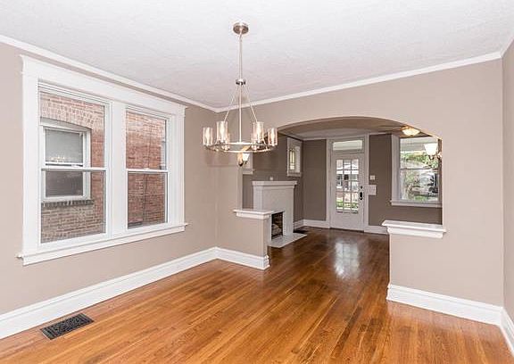 5th image of 4514 Flora Ave