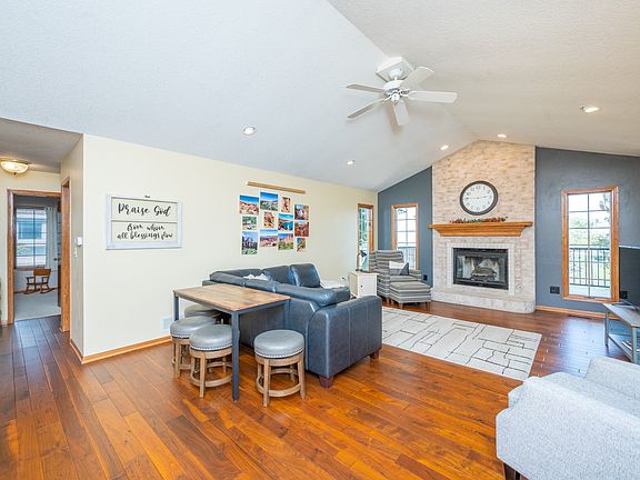 4th image of 1213 NW Campus Dr