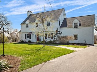 2283 Country Club Dr, Pittsburgh, PA