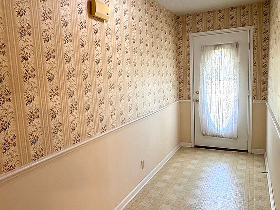 4th image of 505 Crenshaw St