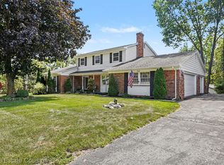 3017 Old Orchard Dr, Brighton, MI 48114