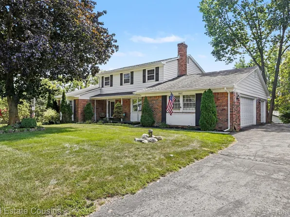 3017 Old Orchard Dr, Brighton, MI 48114