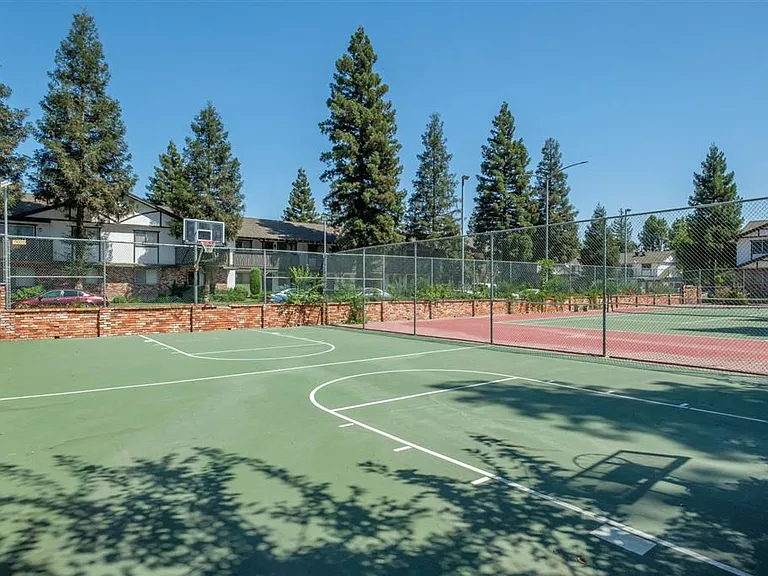 Scottsmen Too Apartments — Photo 12