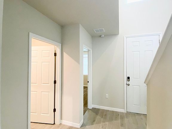 4th image of 5255 Meredrew Ln