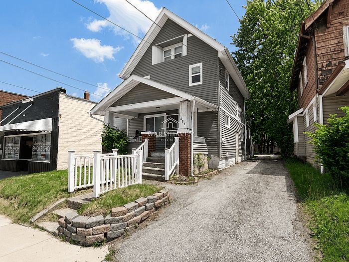1st image of 885 Brown St