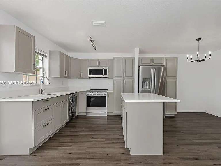 2123 SW 87th Ter — Photo 13